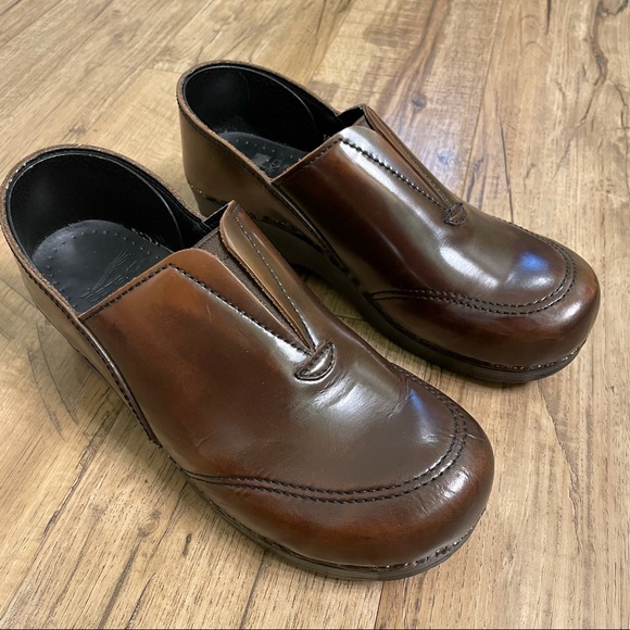 Dansko Shoes - Dankso Patent Leather Clogs Size 40 (9.5-10)